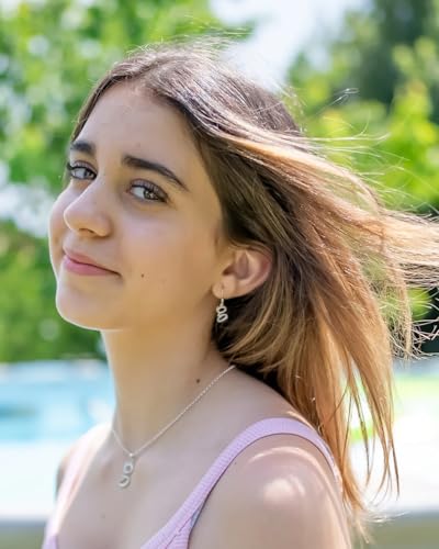Pendientes de Plata 'Tremending girls' con chapa y tarjeta firmada por Lara.